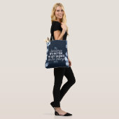 Eloquent Silence Quote Art voor Serene Decor Tote Bag (Op model)