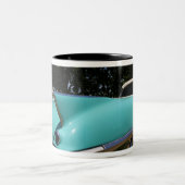 Elvis Presley's Green Cadillac Converteerbaar in Tweekleurige Koffiemok (Center)