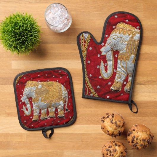 Embellished Indian Elephant Red and Gold Ovenwant & Pannenlap Set (Top down)