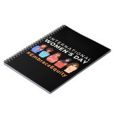 Embrace Equity International Women's Day 2023 Notitieboek (Linkerzijde)