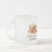 Embrace This Season Frosted Mug – Cozy Cocoa Café  Matglas Koffiemok (Links)