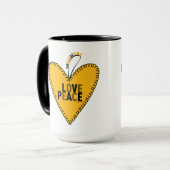 Embrodering Liefde & Vrede ・ Geel ・ Mok (Voorkant links)