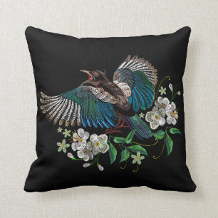 Embroiderig design Magpie Bird White Flower Black Kussen