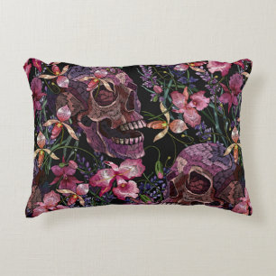 Embroiderige menselijke schedel en roze orchidee b accent kussen