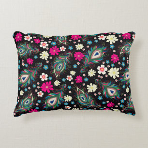 Embroiderige pauw veren naadloos patroon. klas accent kussen