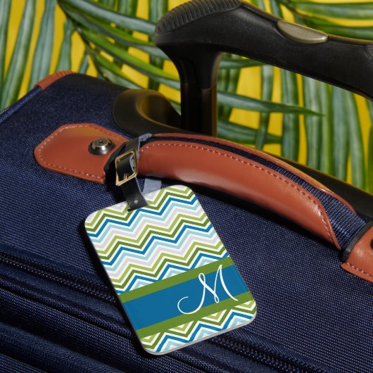Emerald & Blue Chevron Pattern met Monogram Bagagelabel (Voorkant Insitu 1)