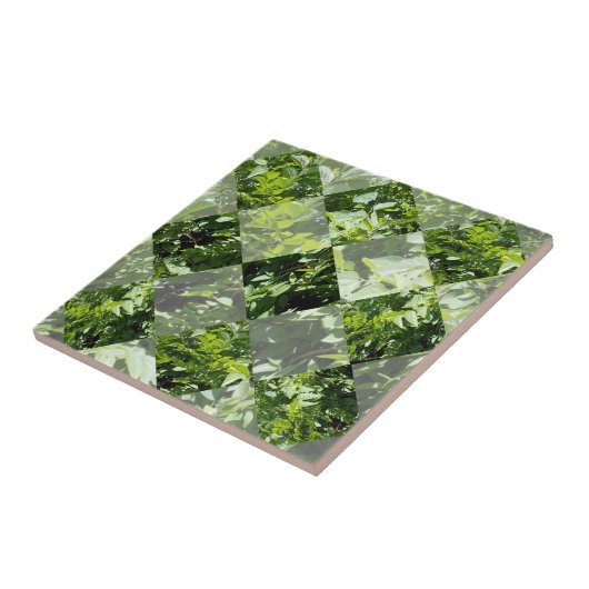 Emerald Elegance: groene bladeren in diamantvorm, Tegeltje (Zijkant)