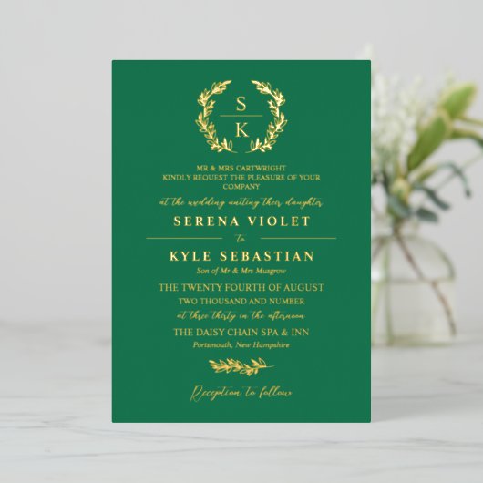 Emerald Elegant Typografie Laurel Wreath Monogram Folie Uitnodiging (Staand Voorkant)