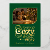 Emerald & Gold Cosy Vibes Retro Kerstfoto Folie Feestdagenkaart (Voorkant)