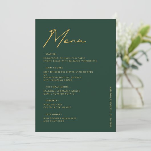 Emerald Gold Moderne Typografie Trouwtafel Menu (Staand voorkant)