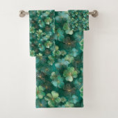 Emerald Green Clover Floral Pattern  Bad Handdoek (Insitu)