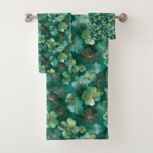 Emerald Green Clover Floral Pattern  Bad Handdoek (Insitu)