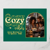 Emerald Green en Gold Cosy Vibes Retro Kerstmis Folie Feestdagen Briefkaart (Voorkant)