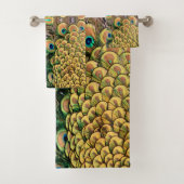 Emerald Green en Gold Peacock Feathers Bad Handdoek (Insitu)