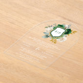 Emerald Green Floral Crest Monogram Huwelijk Acryl Uitnodigingen (Laagn)