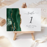 Emerald Green Gold Agate Wedding Kaart<br><div class="desc">De linkerkant van deze elegante moderne trouwtafel nummerkaart heeft een smaragdgroene waterverf agaatrand afgewerkt met faux gouden glitter. De aanpasbare tekst combineert houtskoolgrijze handschriften,  cursief en koperplaat lettertypen op een witte achtergrond.</div>