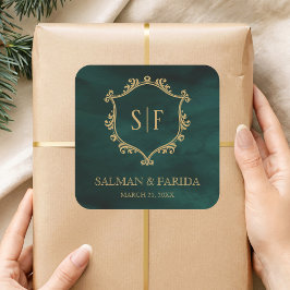Emerald Green Gold Crest Monogram Wedding Favor Vierkante Sticker