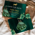 Emerald Green Gold Quinceanera Save The Date<br><div class="desc">Kondig uw speciale dag aan met een betoverende Emerald Green Princess Quinceañera Save the Date-uitnodiging. Met een vorstelijk smaragdgroen kleurenpalet en elegante details zet deze uitnodiging de toon voor een koninklijk feest. Versierd met delicate accenten geschikt voor een prinses, het perfect vangt de magie van uw aanstaande quinceañera. Dit tijdloze...</div>