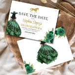 Emerald Green Gold Quinceanera Save The Date<br><div class="desc">Kondig uw speciale dag aan met een betoverende Emerald Green Princess Quinceañera Save the Date-uitnodiging. Met een vorstelijk smaragdgroen kleurenpalet en elegante details zet deze uitnodiging de toon voor een koninklijk feest. Versierd met delicate accenten geschikt voor een prinses, het perfect vangt de magie van uw aanstaande quinceañera. Dit tijdloze...</div>