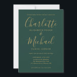 Emerald Green Gold Script Wedding Invitation Kaart<br><div class="desc">Deze elegante trouwuitnodiging met namen met een tekenstijl kan worden gepersonaliseerd met je informatie in het krijgsgoudschrift op een smaragdgroene achtergrond. Ontworpen door: Thisnotme©</div>