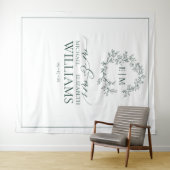 Emerald Green Leafy Crest Monogram Weddenschap Wandkleed (In Situ (horizontaal))