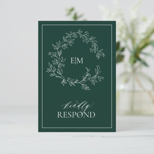 Emerald Green Leafy Crest Monogram Wedding RSVP (Staand voorkant)