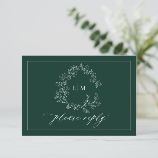 Emerald Green Leafy Crest Monogram Wedding RSVP (Staand voorkant)