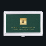 Emerald Green Leather Business Corporate Gold Logo Visitekaarthouder<br><div class="desc">Deze luxueuze visitekaartjes houder heeft een verfijnde Emerald Green ledertextuur, perfect gecombineerd met uw zakelijke logo over een faux gold overlay voor een premium, professionele uitstraling. Jouw naam, beroep of vaste naam onderscheidt zich in weelderige goudkleurige letters, waardoor een tijdloze en onvergetelijke indruk ontstaat. Ideaal voor professionals in verschillende sectoren,...</div>