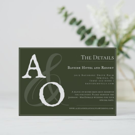 Emerald Green Minimalist Monogram bruiloft Informatiekaartje (Staand voorkant)