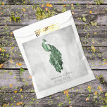 Emerald Green Peacock Wedding Favor Bag Bedankzakje<br><div class="desc">Geef je gasten een huwelijksgunst met een set Emerald Green Peacock Wedding Favor Bag. Het ontwerp van de zak is voorzien van een elegante pauw tegen een delicate foliage- en slijpachtergrond. Pas de bruidegom en de bruidnamen aan samen met de trouwdatum. Extra trouwbenodigdheden zijn ook beschikbaar bij dit ontwerp.</div>