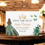 Emerald Green Princess Quinceañera Bewaar de datum Save The Date<br><div class="desc">Kondig uw speciale dag aan met een betoverende Emerald Green Princess Quinceañera Save the Date-uitnodiging. Met een vorstelijk smaragdgroen kleurenpalet en elegante details zet deze uitnodiging de toon voor een koninklijk feest. Versierd met delicate accenten geschikt voor een prinses, het perfect vangt de magie van uw aanstaande quinceañera. Dit tijdloze...</div>