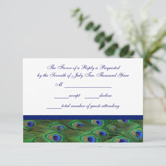 Emerald Green Royal Blue Peacock Feathers Bruiloft RSVP Kaartje (Staand voorkant)