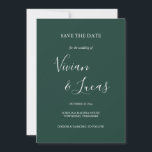 Emerald Green Script Wedding Save the Date<br><div class="desc">Smaragd Groen Script Bruiloft Bewaar de Datumkaart met kenmerkende stijlnamen,  deze elegante Smaragd Groen bewaar de datumkaart kan worden gepersonaliseerd met uw speciale trouwdaginformatie in chique belettering.</div>