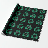 Emerald Green Sparkle Shamrock Black Monogram Cadeaupapier (Uitgerold)