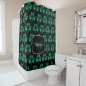 Emerald Green Sparkle Shamrock Black Monogram Douchegordijn (In situ)