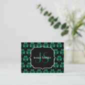 Emerald Green Sparkle Shamrock Black Monogram Visitekaartje (Staand voorkant)