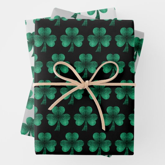 Emerald Green Sparkles Shamrock patroon zwart Inpakpapier Vel (In situ)