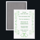 Emerald Green Wedding Sla de datum magneetbellen o Magneet<br><div class="desc">Trouwen slaan de datum magneet klokken ontwerp. Pas deze groene bruiloft aan en sla de datummagneet op met uw trouwgegevens. Mocht u hulp nodig hebben bij het aanpassen, neem dan contact met ons op via de link op deze pagina. Emerald gekleurde klokken ontwerp gepersonaliseerde bruiloft opslaan van de datum magneet...</div>
