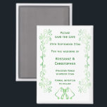 Emerald Green Wedding Sla de datum magneetbellen o Magneet<br><div class="desc">Trouwen slaan de datum magneet klokken ontwerp. Pas deze groene bruiloft aan en sla de datummagneet op met uw trouwgegevens. Mocht u hulp nodig hebben bij het aanpassen, neem dan contact met ons op via de link op deze pagina. Emerald gekleurde klokken ontwerp gepersonaliseerde bruiloft opslaan van de datum magneet...</div>