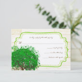 Emerald Heart Leaf Tree Barn Wood Wedding RSVP Kaartje (Staand voorkant)