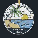 Emerald Isle North Carolina  Keramisch Ornament<br><div class="desc">Emerald Isle tekening met handtekeningen met palmbomen en golven op de achtergrond. Ideaal voor iedereen die graag Emerald Isle bezoekt.</div>