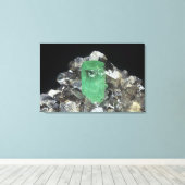 Emerald kristal in Calciet, Colombia, Zuid-Amerika Canvas Afdruk (Insitu (Houten vloer))