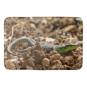 Emerald lizard Salamander op aarde Badmat