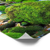 "Emerald Oasis: De met algen bedekte steen" Poster (Hoek)