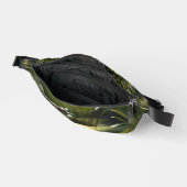 Emerald Serenity: A Green Frog by the River, Heuptasje (Open)