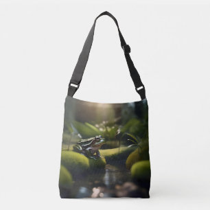 Emerald Serenity: Een groene kikker bij de rivier, Crossbody Tas