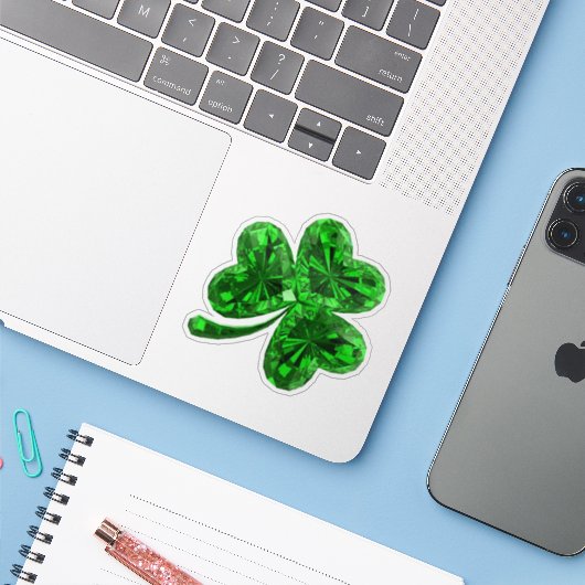 Emerald Shamrock Sticker (Laptop met iPhone)