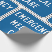 Emergency Medical Care Road Sign Cadeaupapier (Hoek)