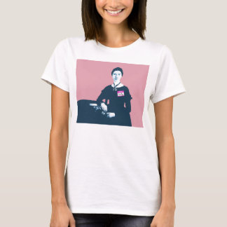 Emily Dickinson roze en blauw shirt op wit
