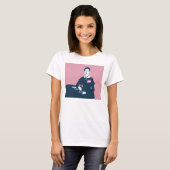 Emily Dickinson roze en blauw shirt op wit (Voorkant volledig)